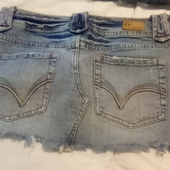 Clothes - Picture 3 of 4